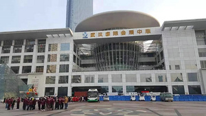 硬核专访 | 48小时建成江汉方舱医院，汉商集团“疫”不容辞