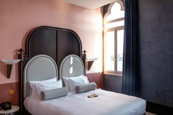 圆拱、色彩、大理石 一家浓缩威尼斯风景的酒店