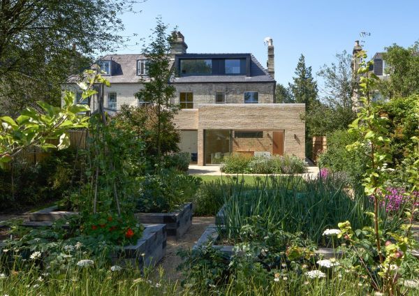 剑桥家庭住宅设有私人花园与水疗中心 打造休闲度假胜地
