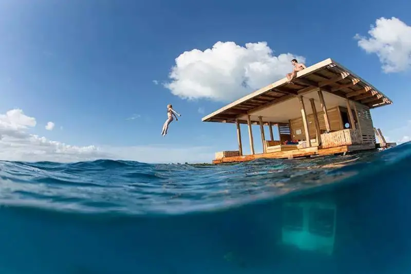 海上漂浮酒店图片