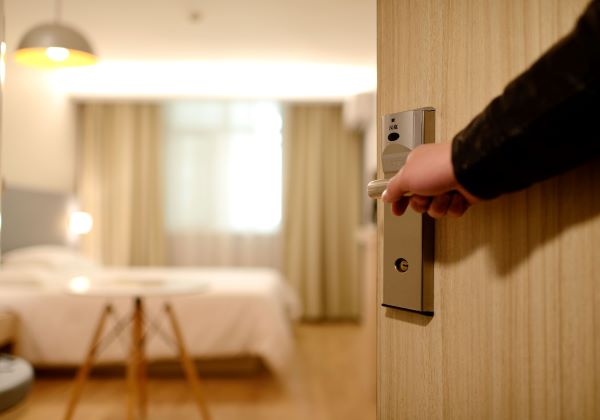 酒店电子门锁系统有哪些功能 ？如何购买酒店智能门锁？