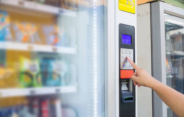 为什么格子贩卖机这么受欢迎？酒店售货机的套路  你了解多少？