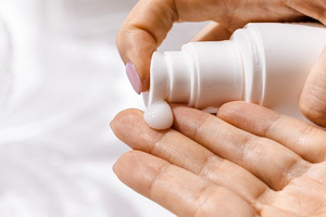 牛奶沐浴露有哪些作用和功效？可以用牛奶沐浴露洗脸吗？