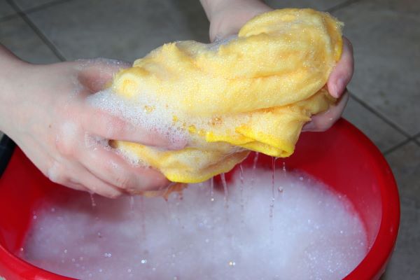 如何处理油腻的厨房抹布？厨房抹布清洗干净的方法？