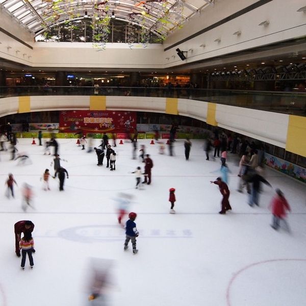 北京国贸商城真冰溜冰场
