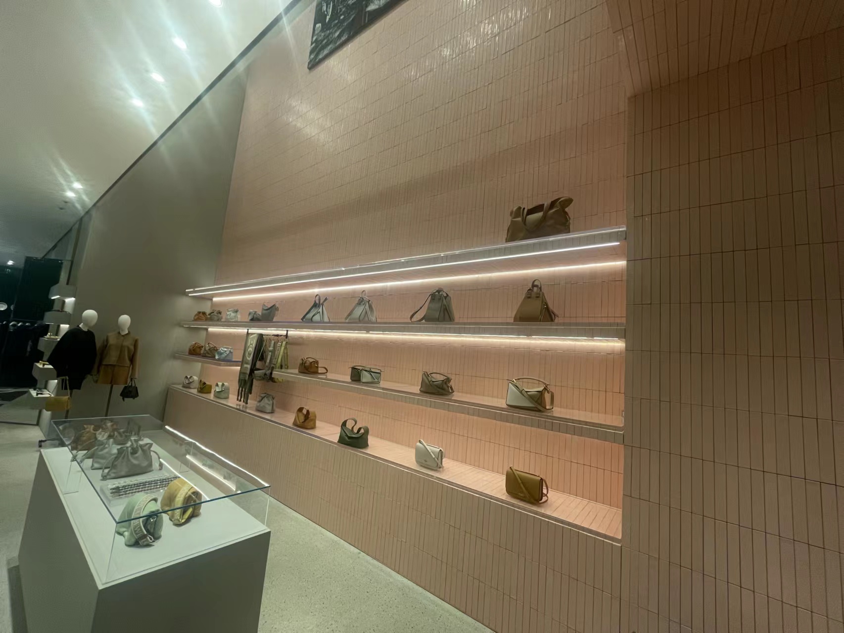 LOEWE罗意威南京德基广场店门头及内装