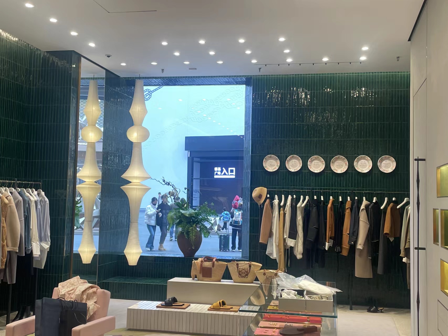 LOEWE罗意威南京德基广场店门头及内装