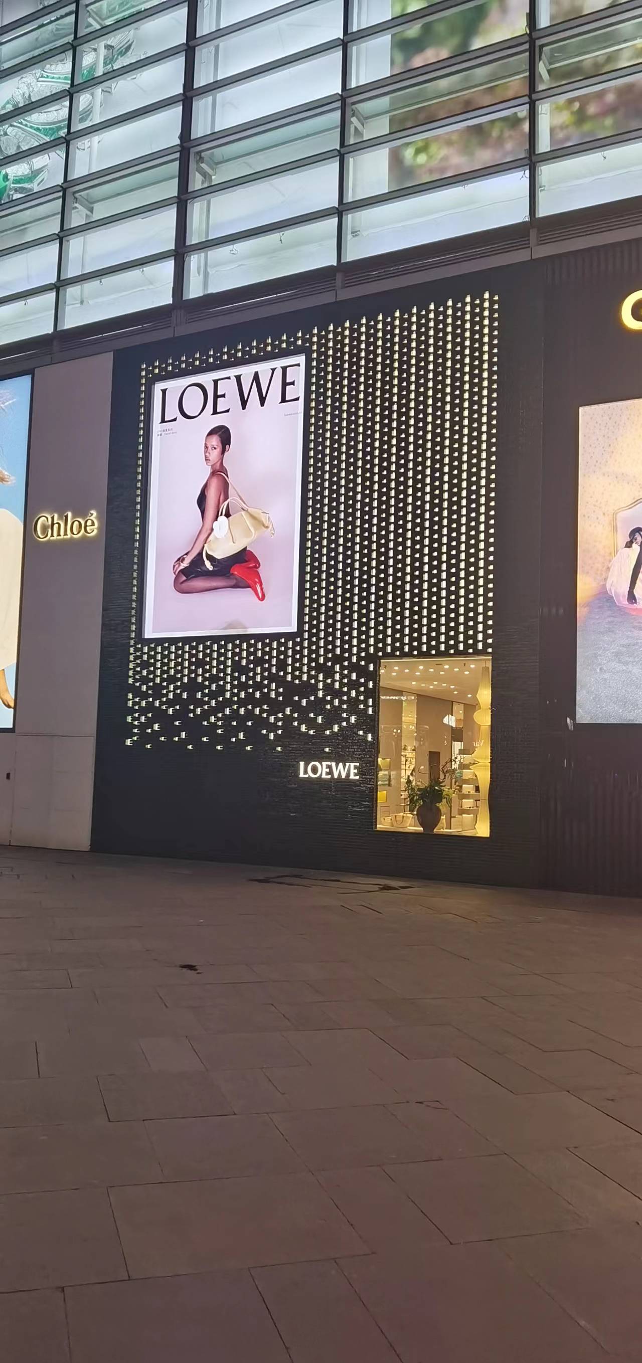 LOEWE罗意威南京德基广场店门头及内装