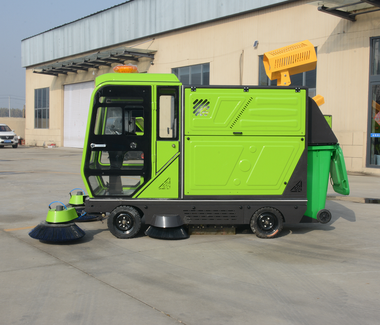 索玛特四轮五刷多功能挂桶款驾驶式电动扫地车