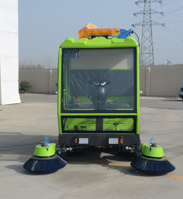 索玛特四轮五刷多功能自卸款驾驶式电动扫地车