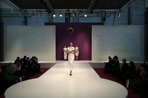 國(guó)際名模初登場(chǎng) 最亮眼酒店制服秀即將開演
