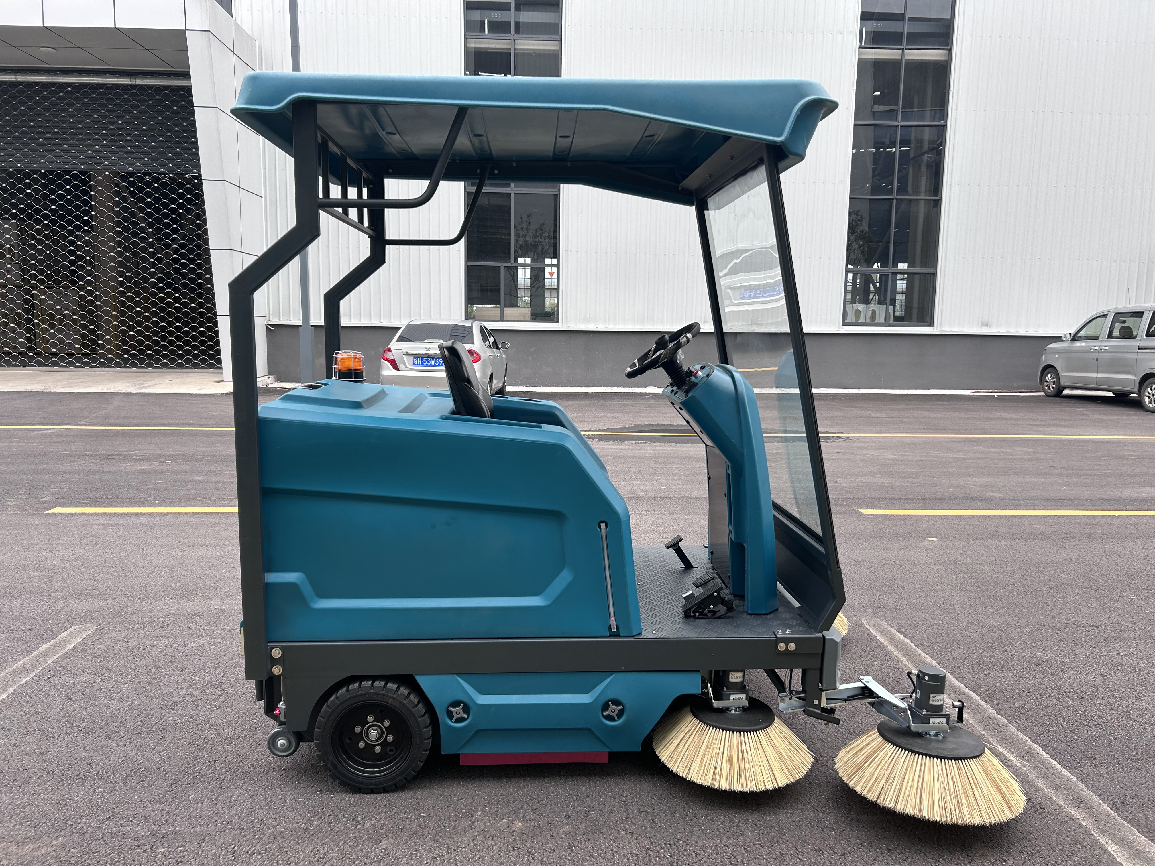 S1800驾驶式扫地机
